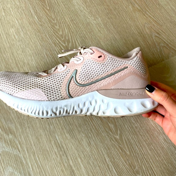 Nike running shoes - Picture 2 of 3